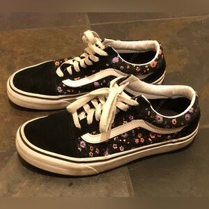 Woman’s floral print Vans